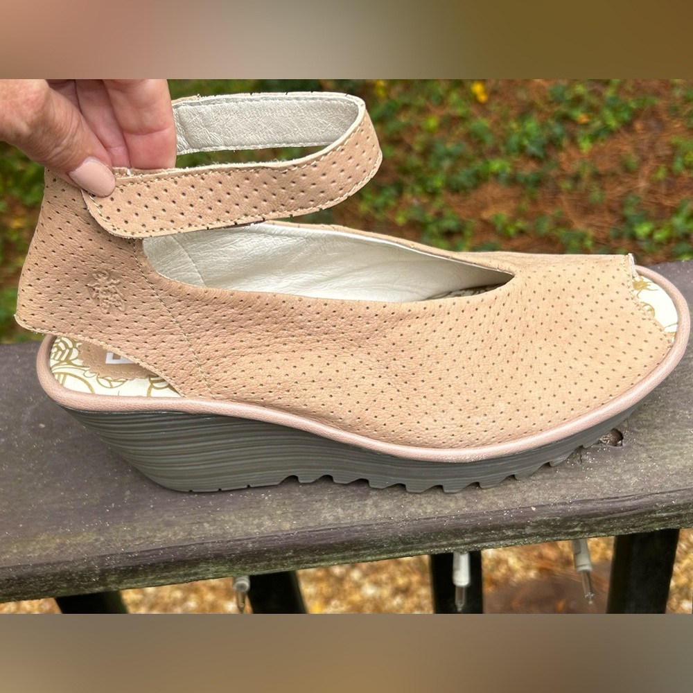 Fly London-size 40 (9-9.5)